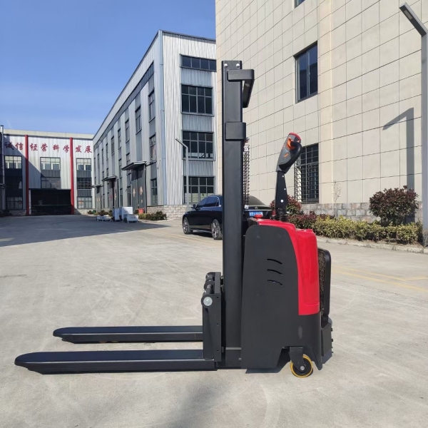 Electric Pallet Lifts & Stackers | Walkie Stackers